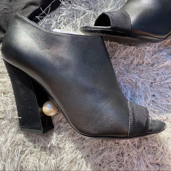 CHANEL OPEN TOE HEELS WITH PEARLS - Picture 2 of 12